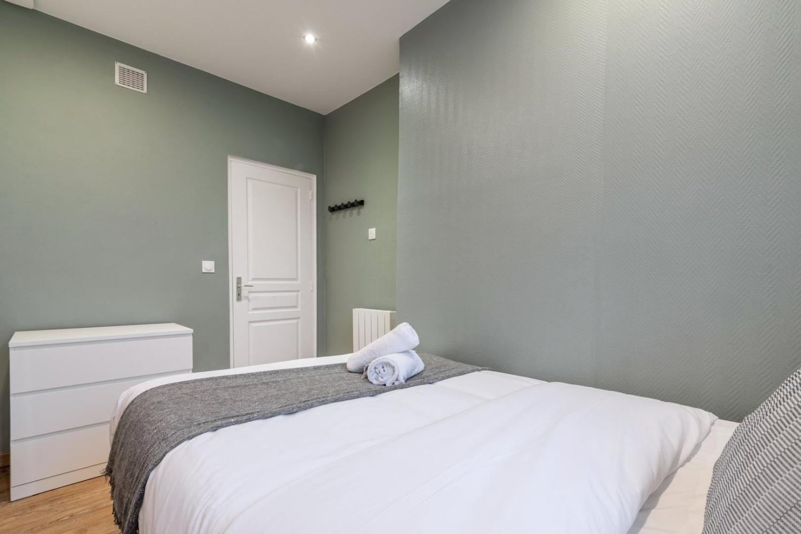 Apartment For 4 In Front Of Lille Flandres Station Extérieur photo